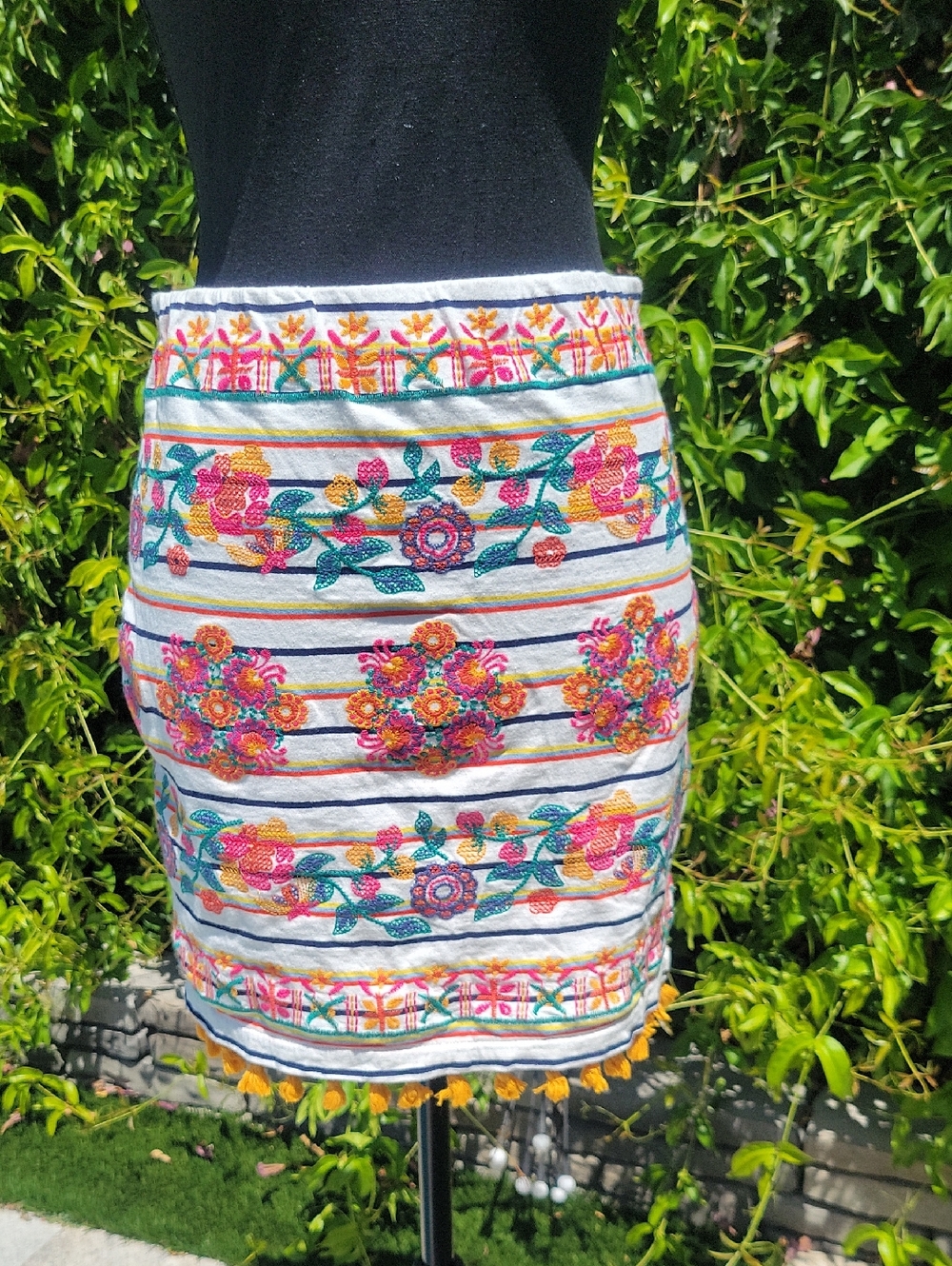 THML Multicolor Embroidered Pencil Skirt Southwest Boho Vibes Sz S - Picture 7 of 16